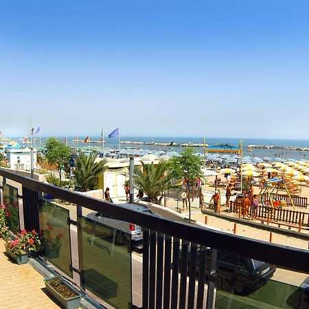 Hotel Continental Bellaria-Igea Marina Exteriér fotografie
